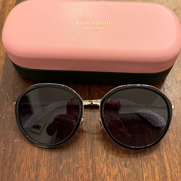 Kate Spade ♠️ - Picture 4 of 9